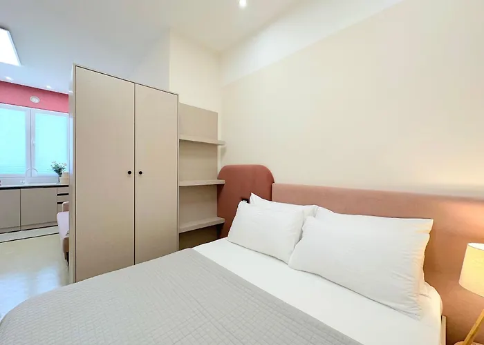 Apartman Promo Price September - By The Sea Golem